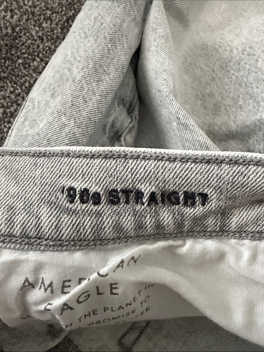 American Eagle Outfitters Women’s Light Gray Distressed Straight Jeans - Picture 4 of 4